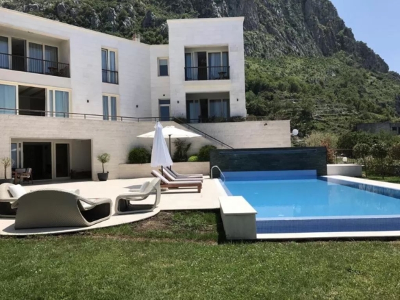 Izdavanje: Kuća 600 m² – Blizikuće, Budva — fotografija 3