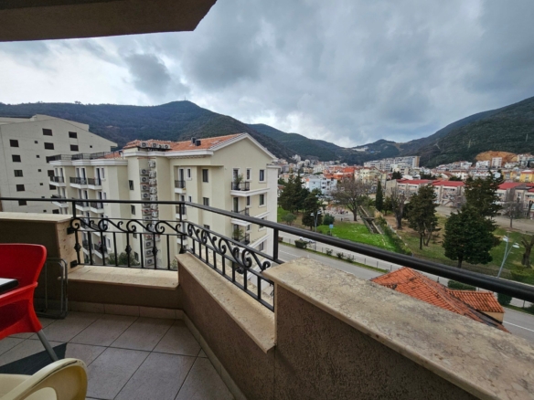 Moderno opremlje jednosoban stan u centru Budve (na duži period, dostupan od 01.11.2026)