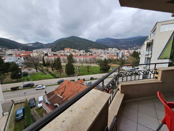 Moderno opremlje jednosoban stan u centru Budve (na duži period, dostupan od 01.11.2026)