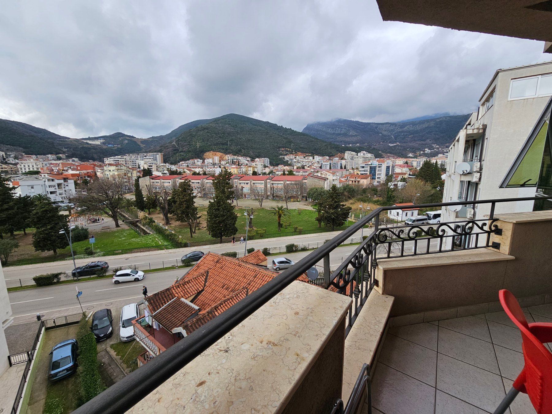 Moderno opremlje jednosoban stan u centru Budve (na duži period, dostupan od 01.11.2026)