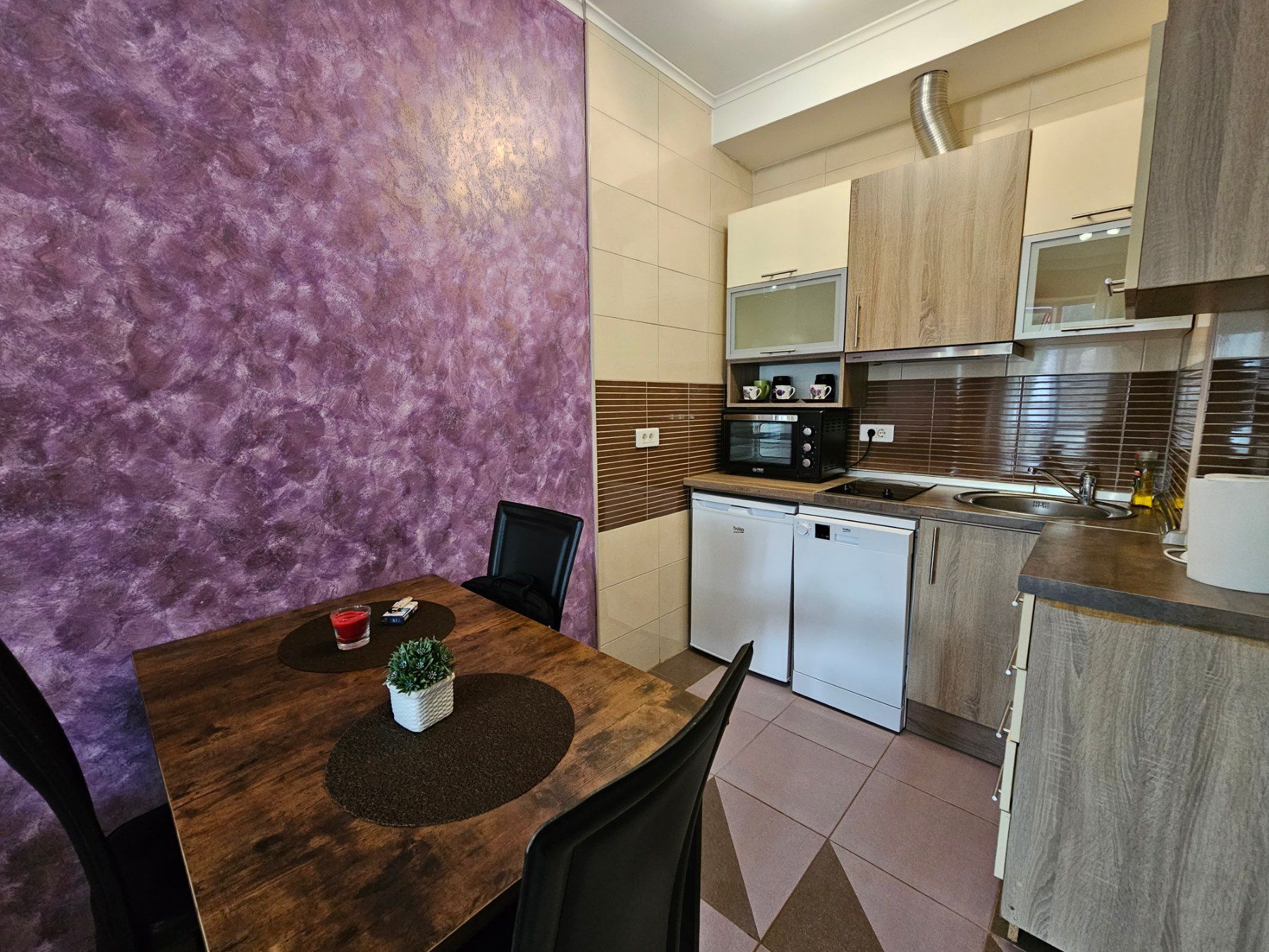 Moderno opremlje jednosoban stan u centru Budve (na duži period, dostupan od 01.11.2026)