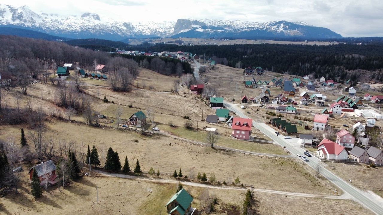 Plac sa pogledom na Durmitor, Žabljak