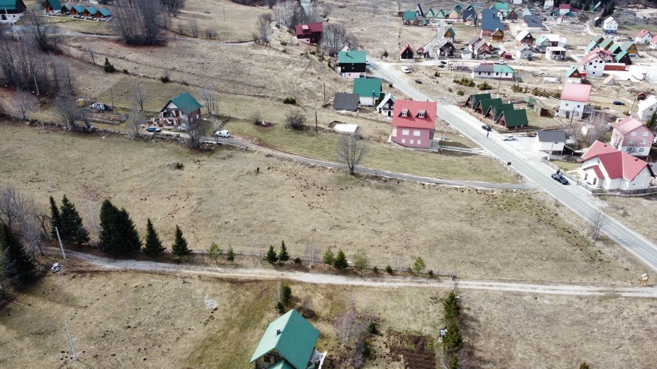 Plac sa pogledom na Durmitor, Žabljak — fotografija 6
