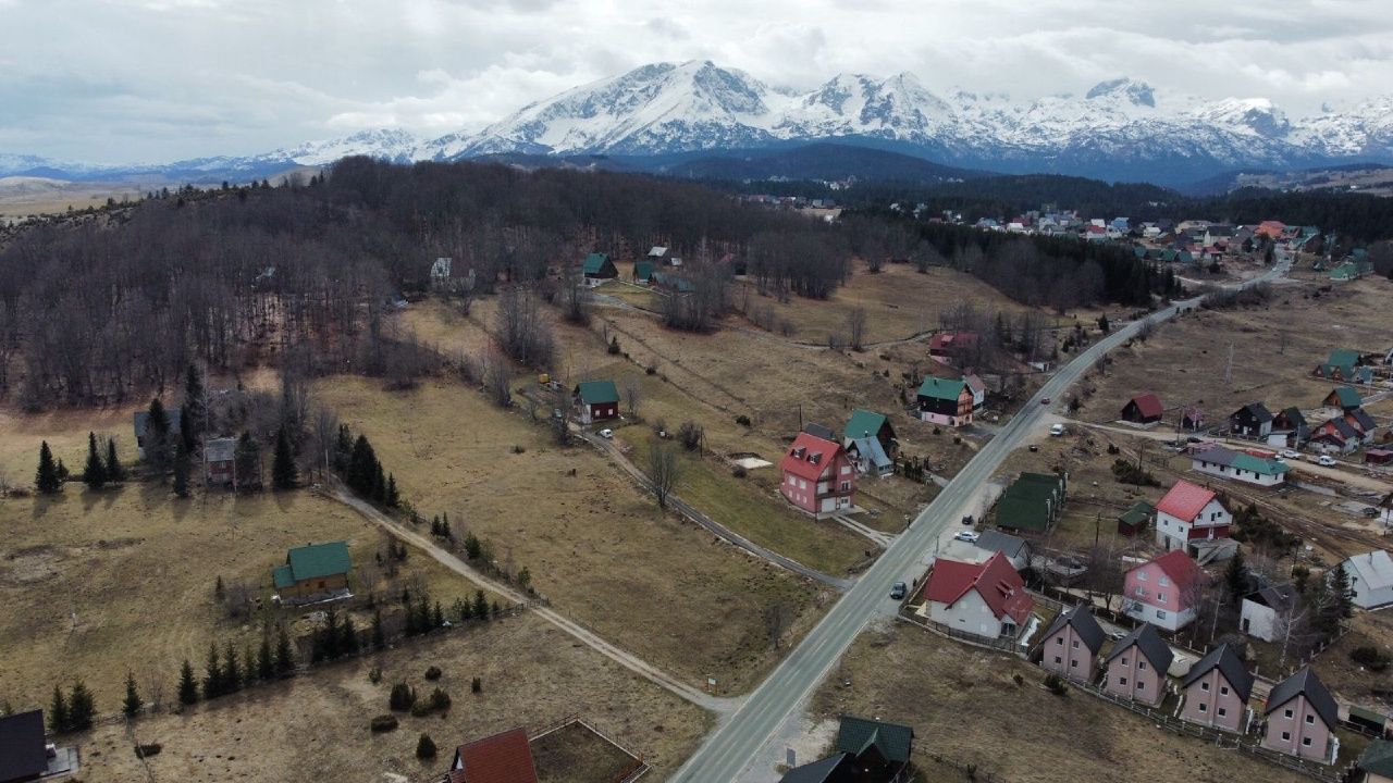 Plac sa pogledom na Durmitor, Žabljak — fotografija 7