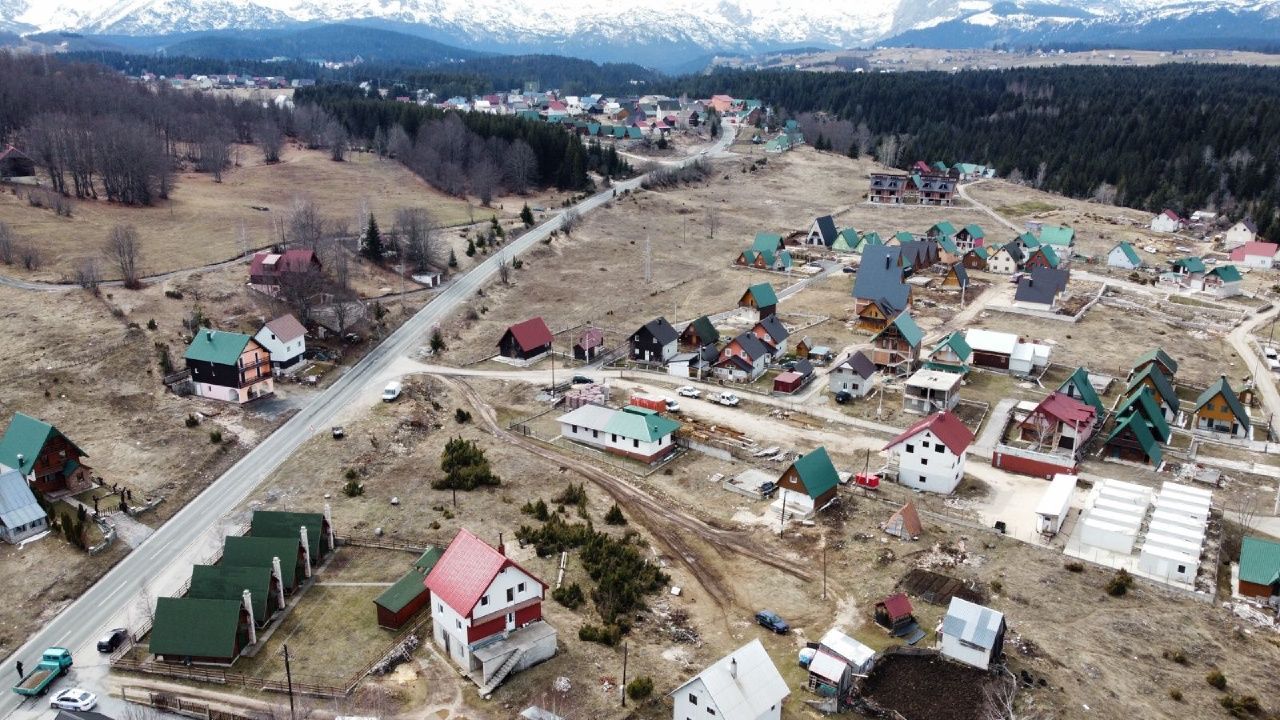 Plac sa pogledom na Durmitor, Žabljak — fotografija 8