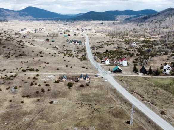Plac sa pogledom na Durmitor, Žabljak — fotografija 9
