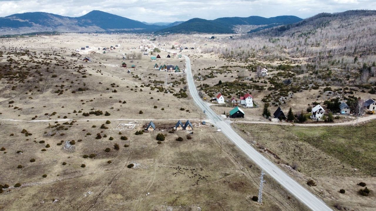 Plac sa pogledom na Durmitor, Žabljak — fotografija 9