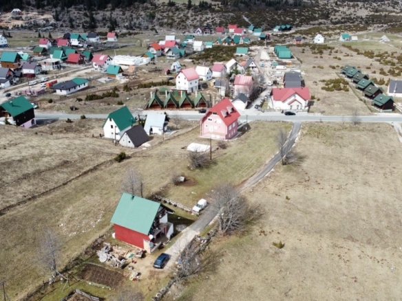 Plac sa pogledom na Durmitor, Žabljak — fotografija 10