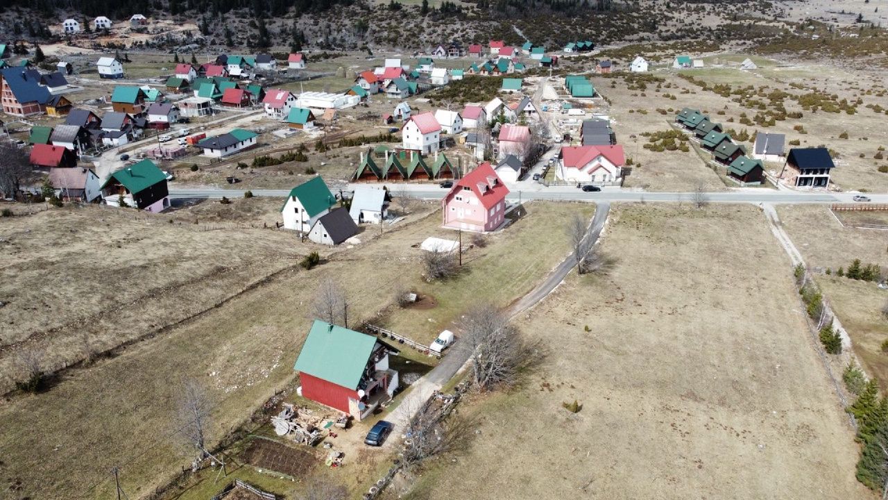 Plac sa pogledom na Durmitor, Žabljak — fotografija 10