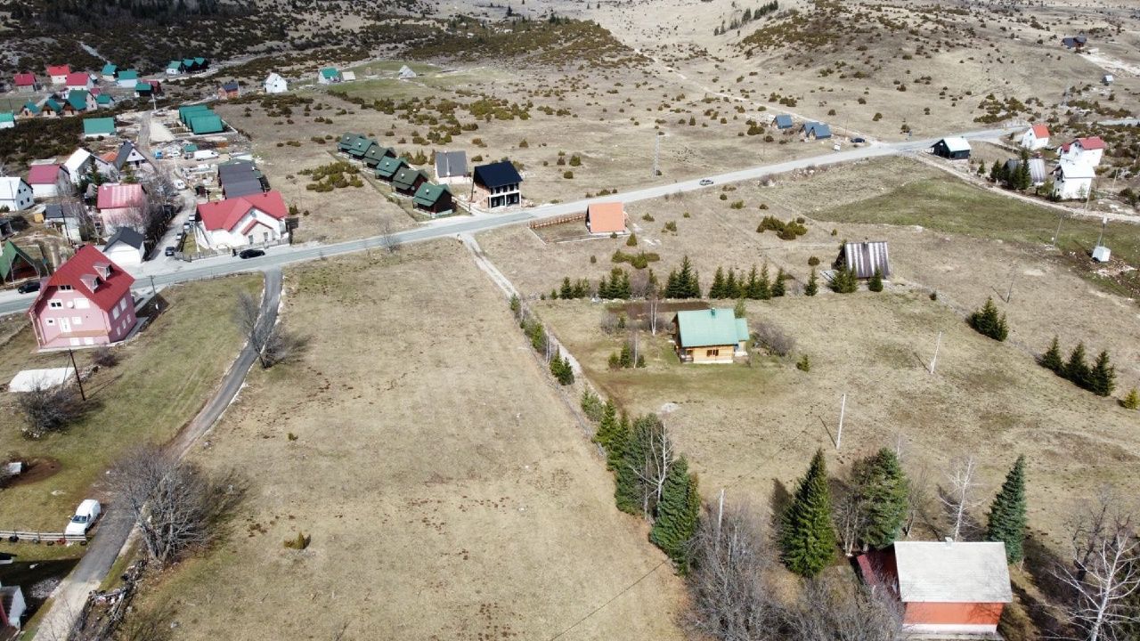 Plac sa pogledom na Durmitor, Žabljak — fotografija 12