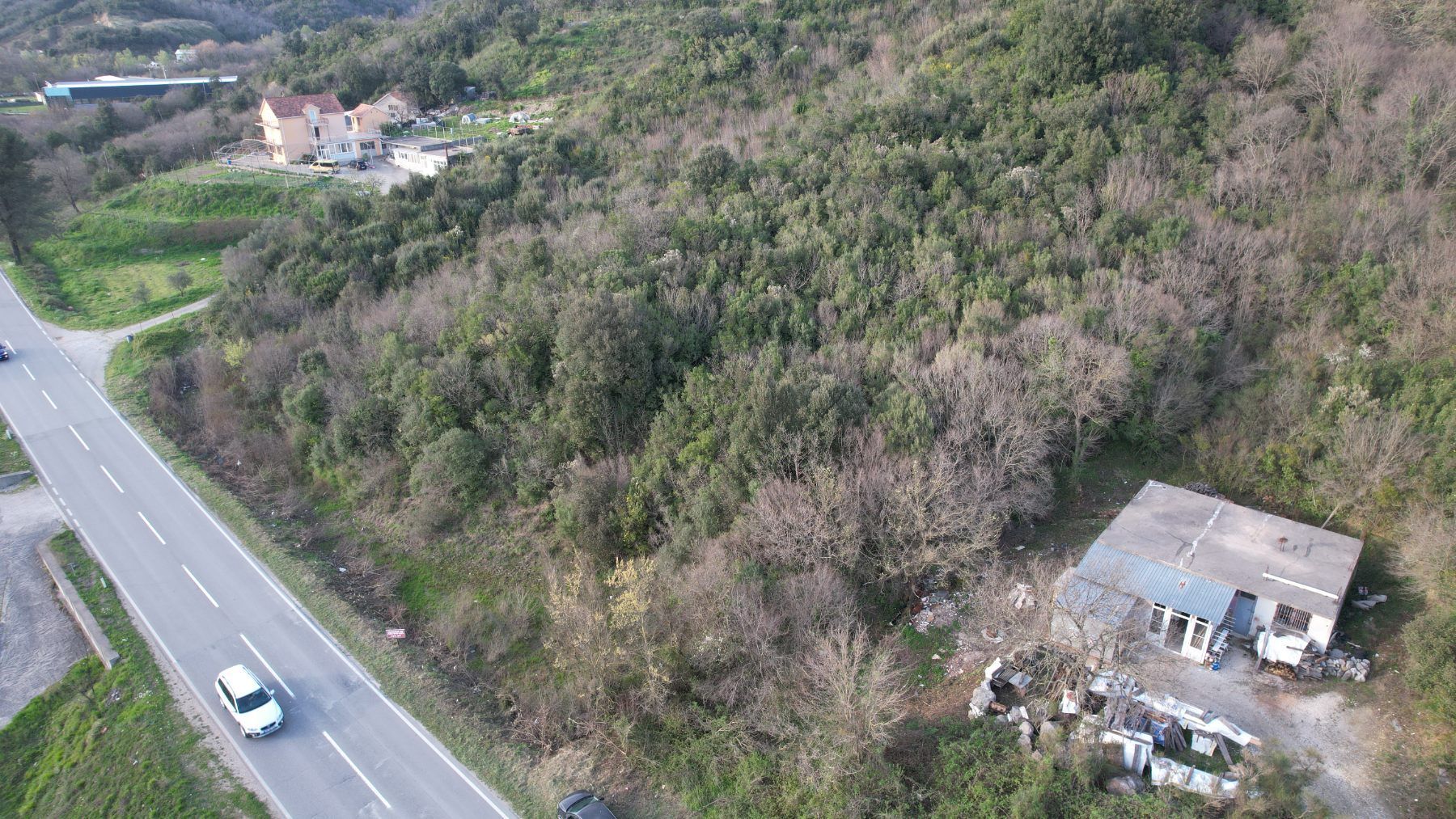 Urbanizovani plac uz magistralni put u Radanovićima, Kotor — fotografija 3