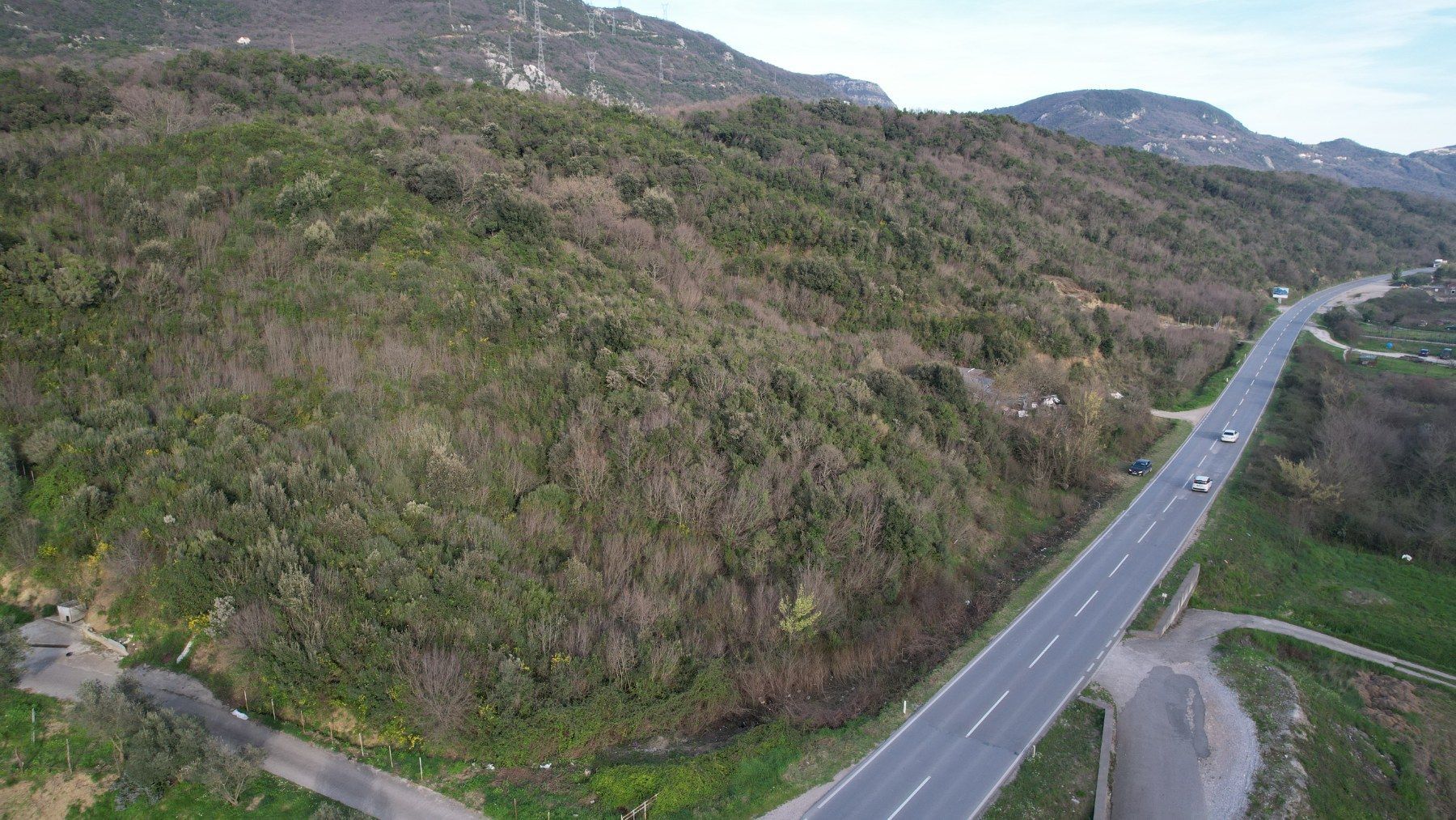 Urbanizovani plac uz magistralni put u Radanovićima, Kotor — fotografija 4