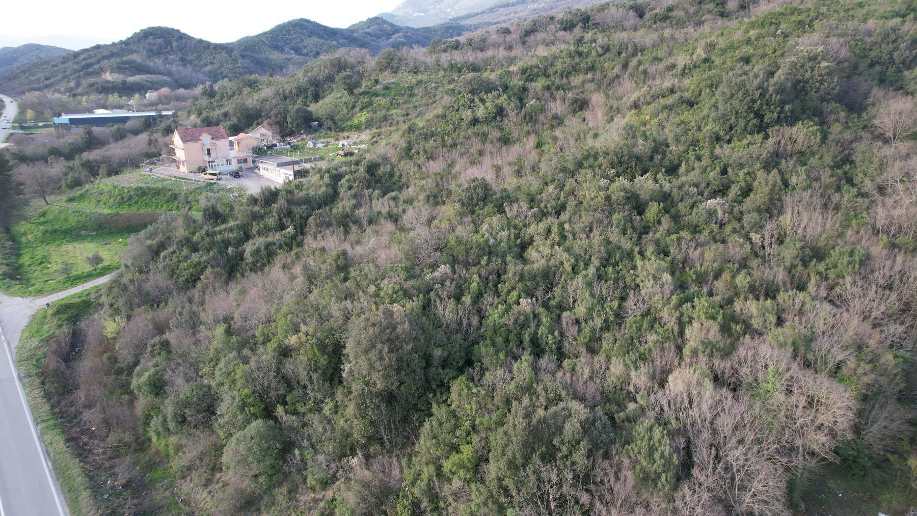 Urbanizovani plac uz magistralni put u Radanovićima, Kotor — fotografija 6