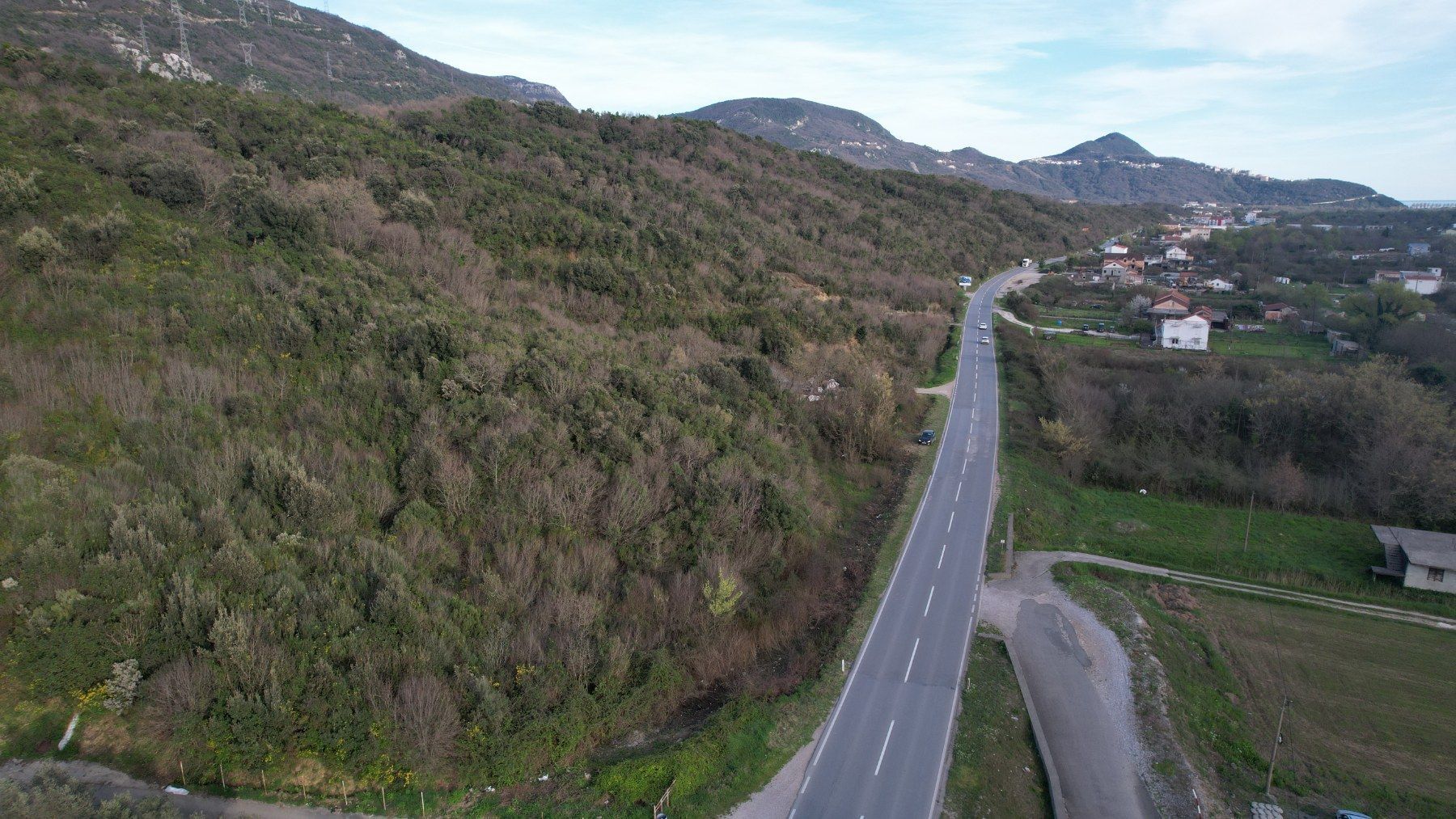 Urbanizovani plac uz magistralni put u Radanovićima, Kotor — fotografija 8