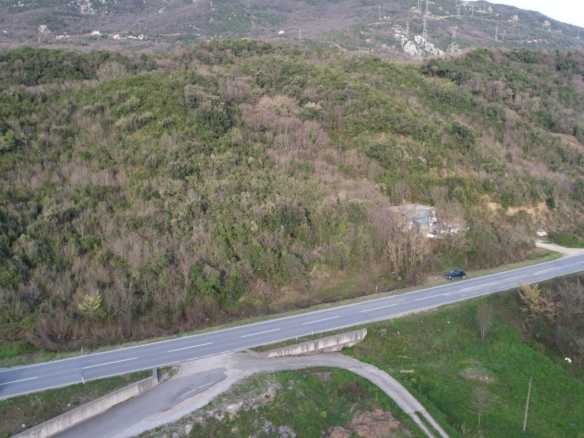 Urbanizovani plac uz magistralni put u Radanovićima, Kotor — fotografija 10