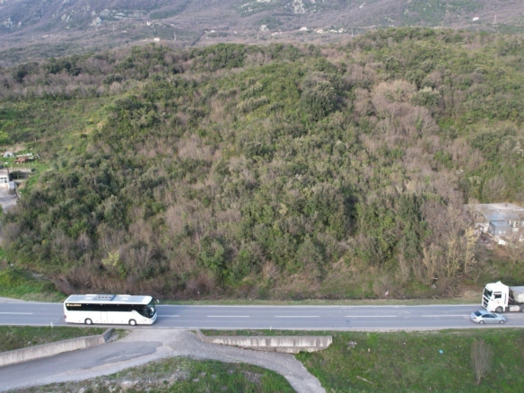 Urbanizovani plac uz magistralni put u Radanovićima, Kotor — fotografija 11