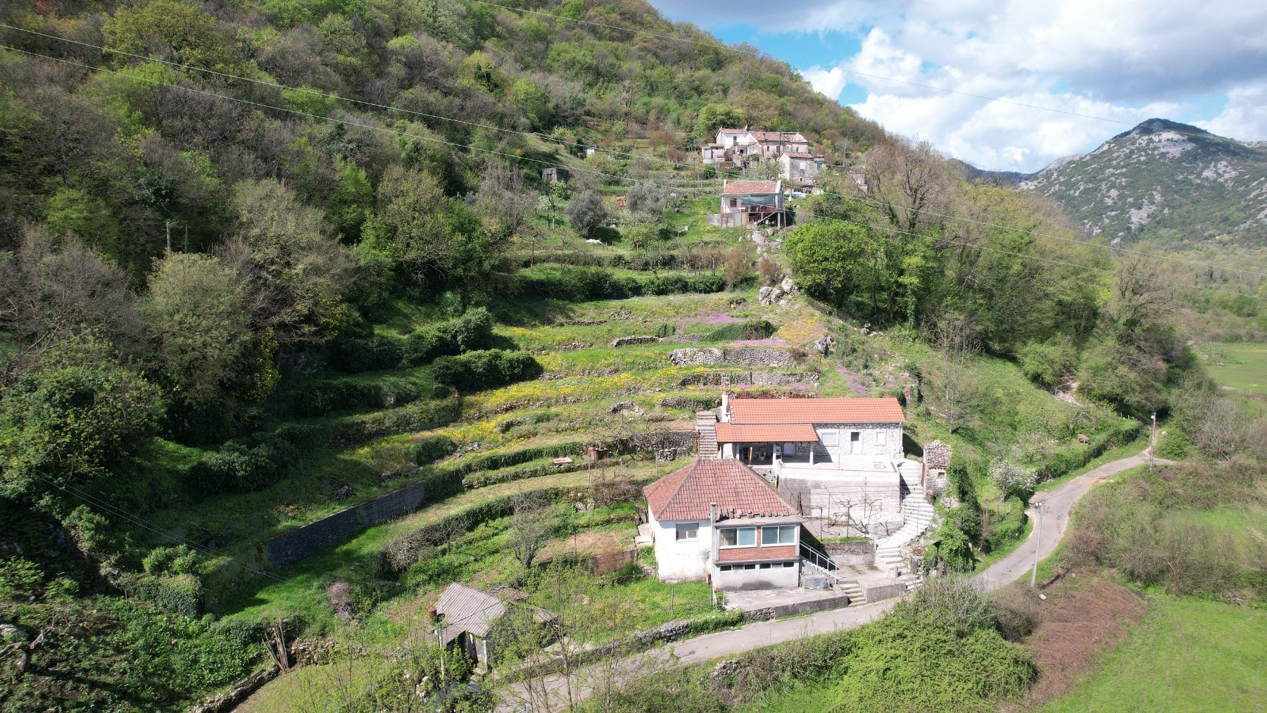 3d841ec7-756d-4080-8a9b-79064281dec2 Dvije kuće na placu u Virpazaru, Bar — fotografija 3