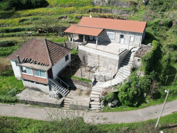 Dvije kuće na placu u Virpazaru, Bar — fotografija 10