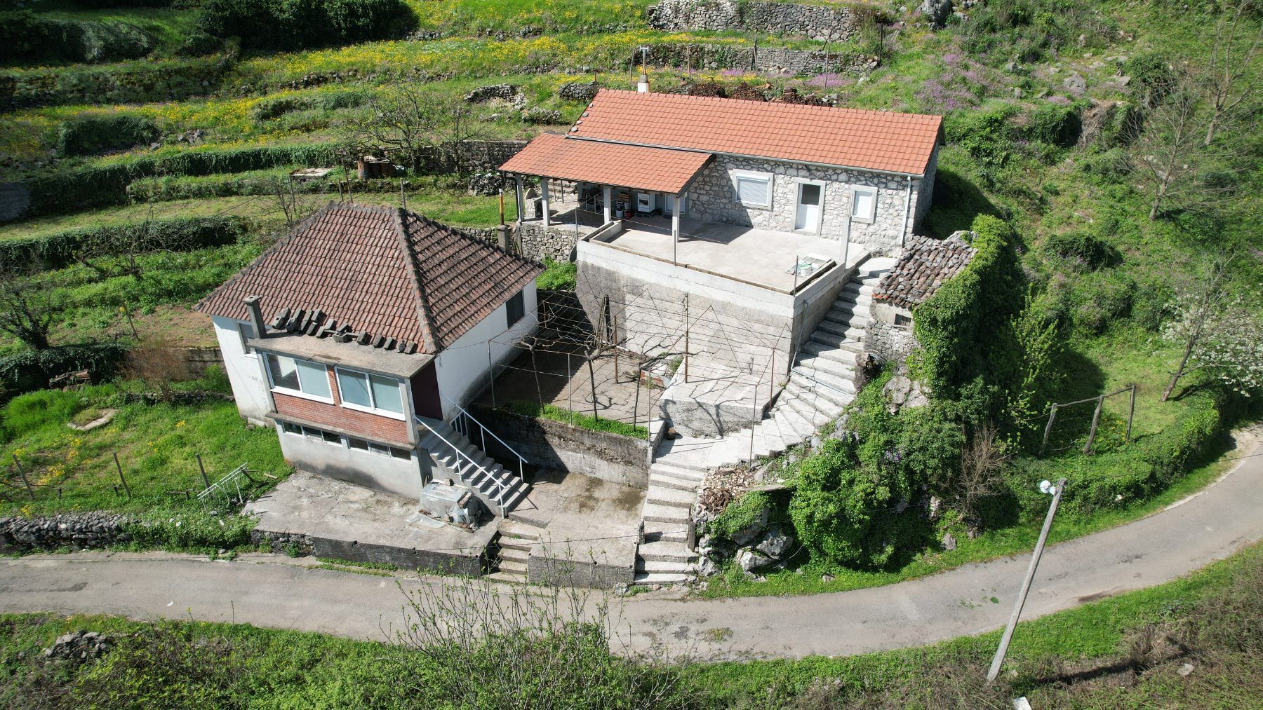 fd52290b-47de-4ba3-b98c-42f0b3877b18 Dvije kuće na placu u Virpazaru, Bar — fotografija 10