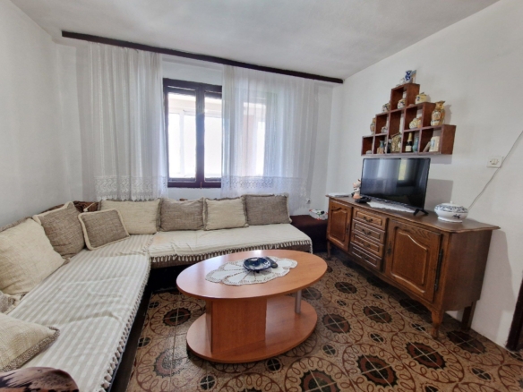 Dvije kuće na placu u Virpazaru, Bar — fotografija 17