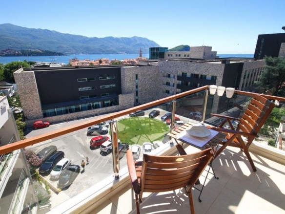 Prodaja – Budva, Gospoština, luksuzan dvosoban apartman 75 m² sa pogledom na more