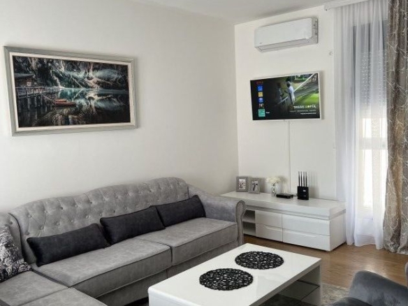 Jednosoban stan 48m² + terasa 90m² sa garažnim mestom – Tivat
