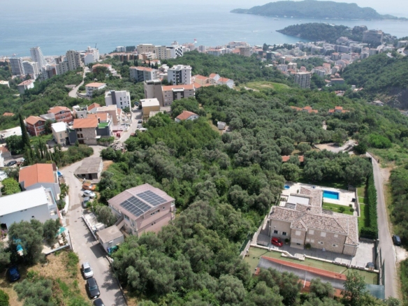 Plac 1597m2 sa Pogledom na More i Grad Bečići-Ivanovici