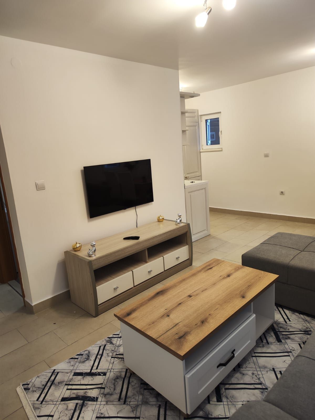 Dvije namještene garsonjere u centru Budve — fotografija 2