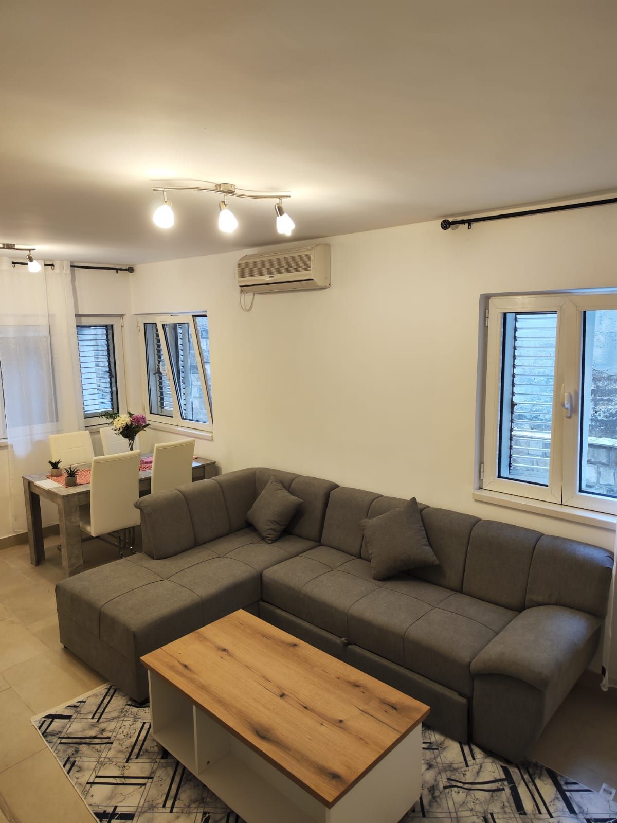 Dvije namještene garsonjere u centru Budve — fotografija 4