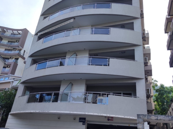 Dvije namještene garsonjere u centru Budve — fotografija 9