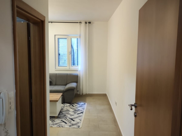 Dvije namještene garsonjere u centru Budve — fotografija 12