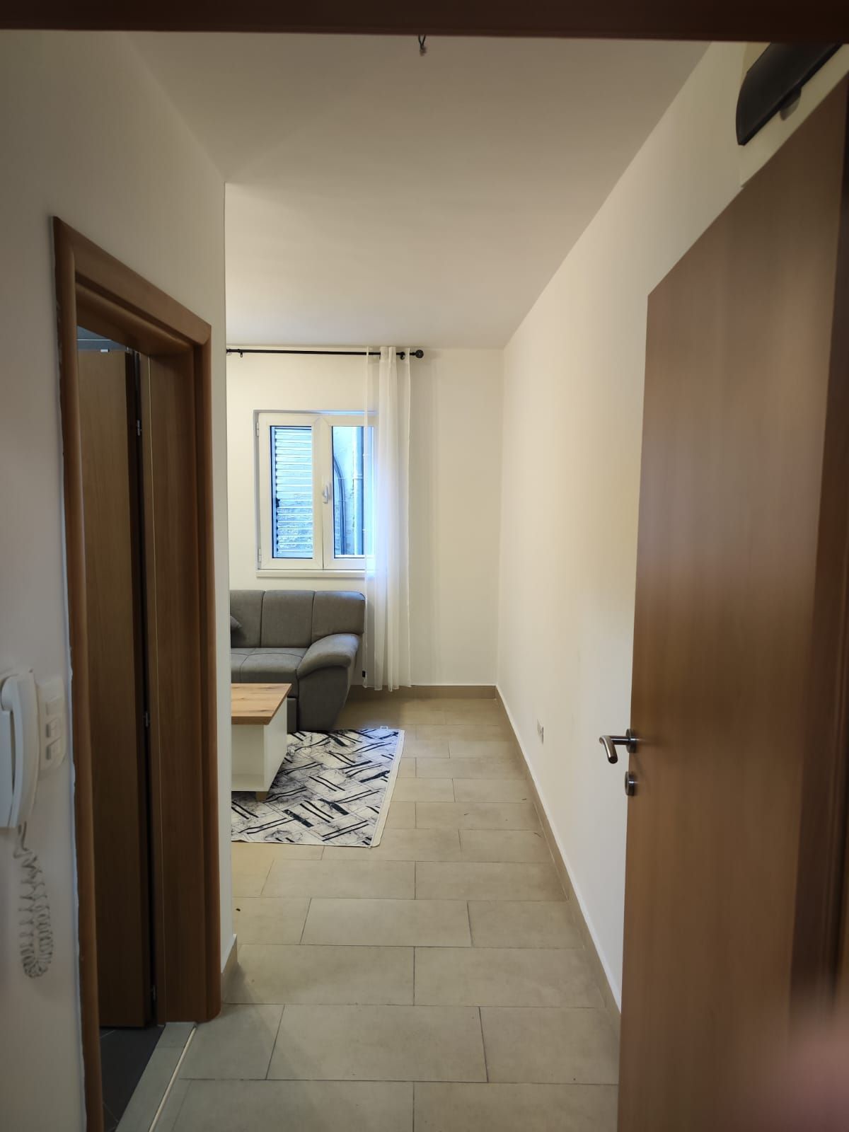 Dvije namještene garsonjere u centru Budve — fotografija 12