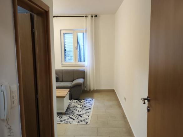 Dvije namještene garsonjere u centru Budve — fotografija 18