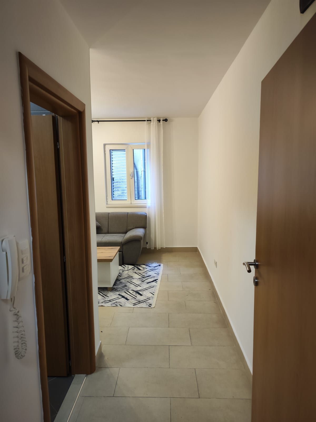 Dvije namještene garsonjere u centru Budve — fotografija 18