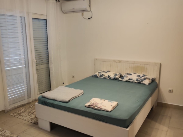 Dvije namještene garsonjere u centru Budve — fotografija 20