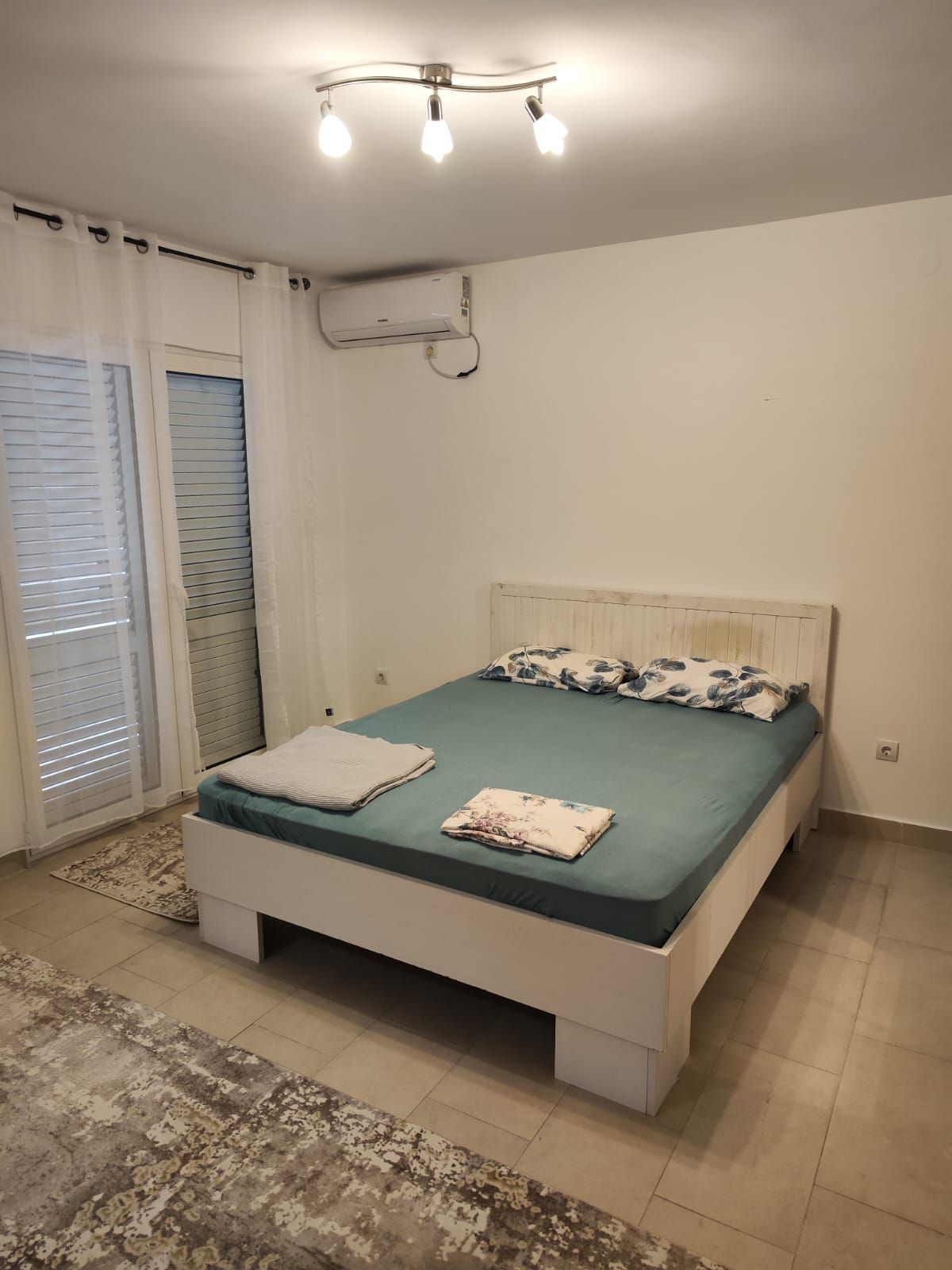 Dvije namještene garsonjere u centru Budve — fotografija 20