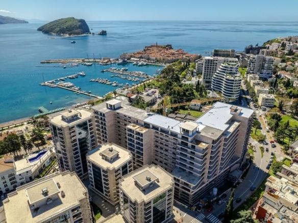 Nov poslovni prostor 72,34 m² u kompleksu Porto Budva – prva linija mora, prizemlje, mogućnost odloženog plaćanja