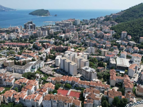 Ekskluzivni Urbanizovani Plac od 2685m² sa Panoramskim Pogledom na More u Budvi – Izvanredna Investiciona Prilika