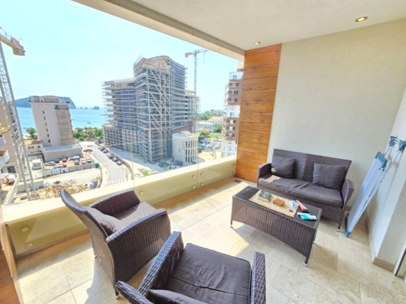 Luksuzan Dvosoban Stan 125m² sa Garažnim Mestom i Panoramskim Pogledom na More -Budva ,Centar