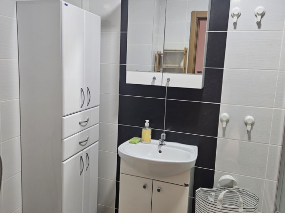 Jednosoban namesten stan sa garaznim mestom,Becici (NA DUZI PERIOD,DOSTUPAN OD 17.10.2026)
