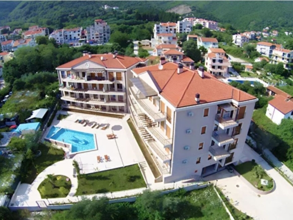 Luksuzan Penthaus od 140 m² u Baošićima, Herceg Novi – 50 Metara od Mora, U Kompleksu sa Bazenom!