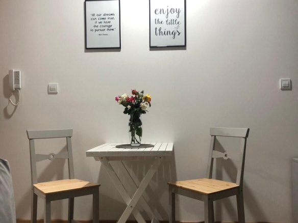 Moderno opremljena garsonjera sa garaznim mestom u kompleksu The Old Bakery u Budvi (Izdavanje na period od 01.10 do 01.06.2027)