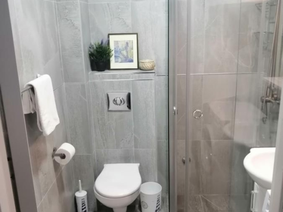 Garsonjera za izdavanje, 27 m² sa garaznim mestom – Budva,Maslinski put (dostupna 01.10.2026–01.07.2027)