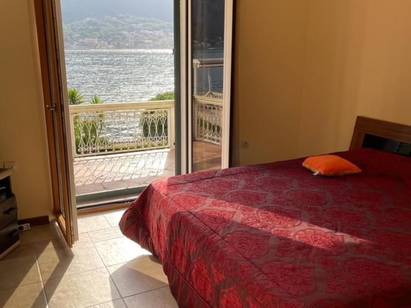 Kuća s bazenom na prvoj liniji do mora, Dobrota, Kotor — fotografija 3