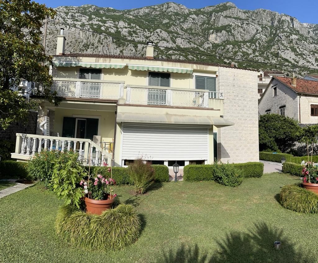da09f34c-5b27-4195-8b1f-6ba866567031 Kuća s bazenom na prvoj liniji do mora, Dobrota, Kotor — fotografija 15