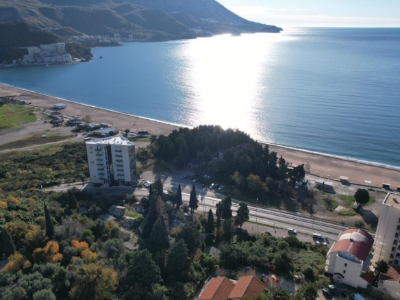 Urbanizovan plac 250m2 sa pogledom na more u Becicima
