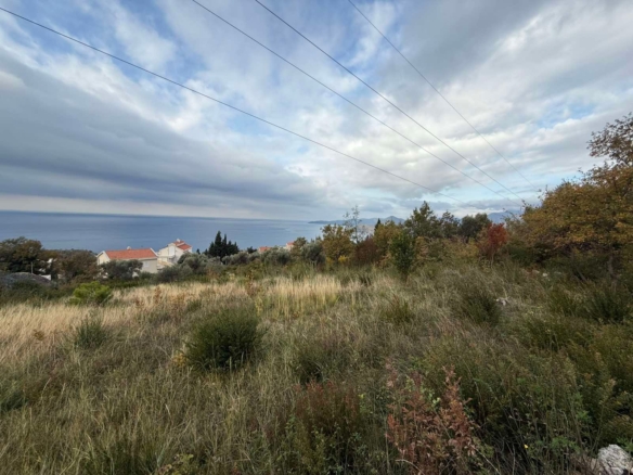 Urbanizovan plac sa pogledom na more, Blizikuće, Budva — fotografija 2