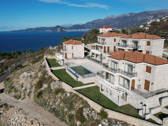 Ekskluzivan kompleks od 8 luksuznih townhouse objekata sa bazenom i panoramskim pogledom na more – Reževići, Budva