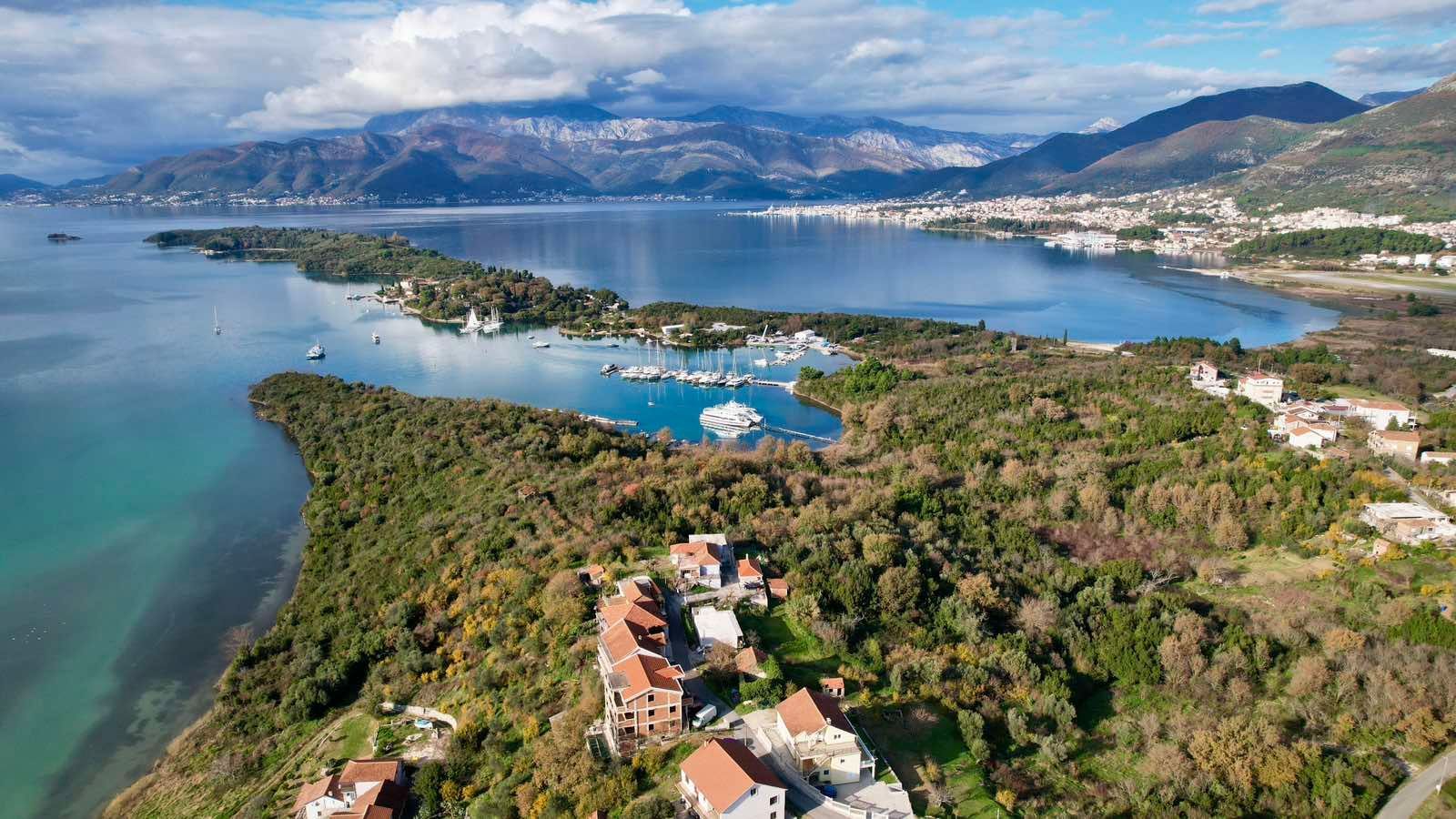 047d8617-cc22-46b9-937b-6f66597a62f2 Urbanizovan plac s pogledom na more u Mrčevcu, Tivat
