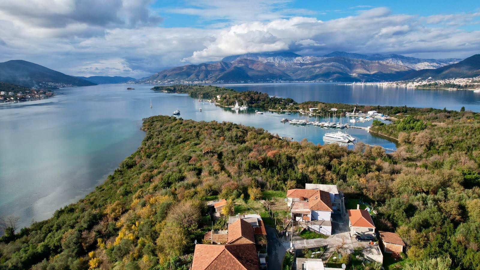 d9a66f92-2eb8-41f2-a825-644589d8cbc7 Urbanizovan plac s pogledom na more u Mrčevcu, Tivat — fotografija 4